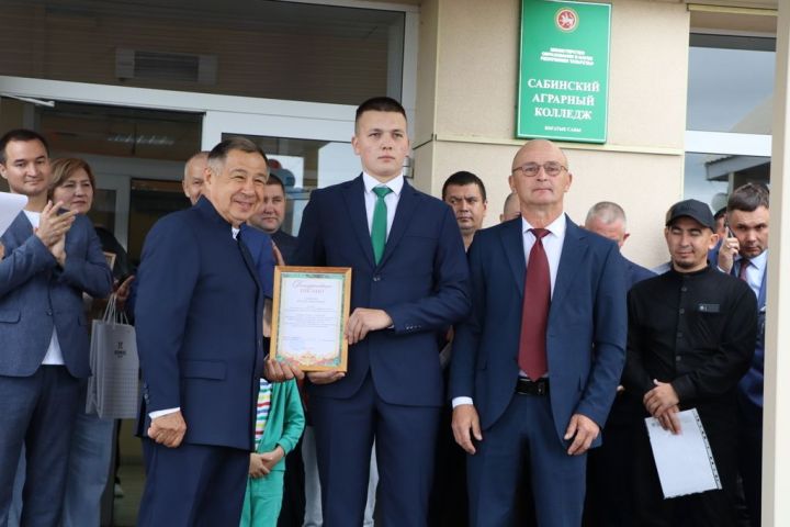Аграр көллияттә  чыгарылыш: студентлар диплом  алды