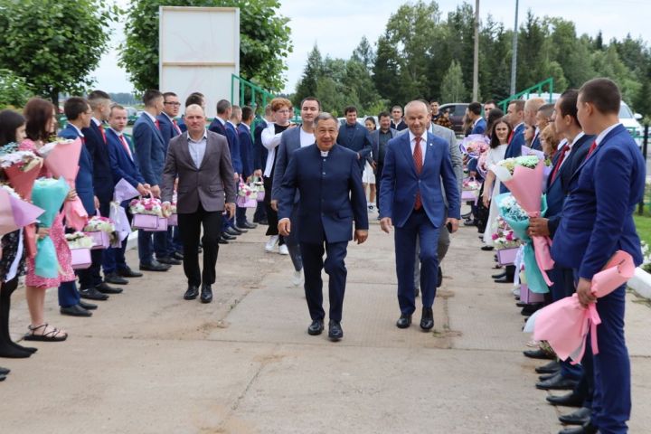Аграр көллияттә  чыгарылыш: студентлар диплом  алды