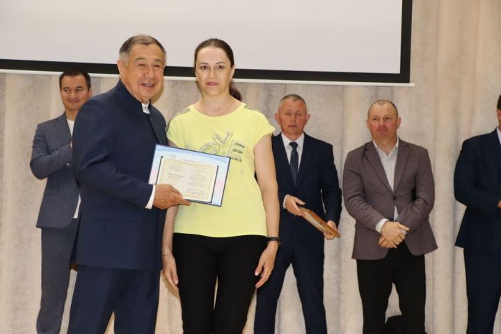 Аграр көллияттә  чыгарылыш: студентлар диплом  алды