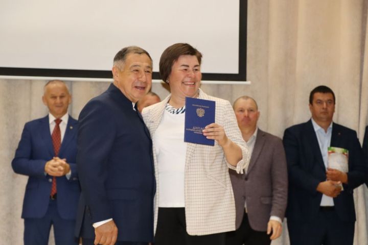 Аграр көллияттә  чыгарылыш: студентлар диплом  алды