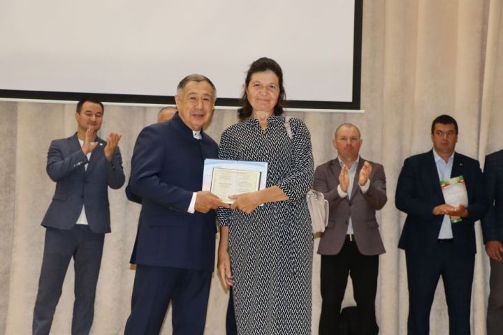 Аграр көллияттә  чыгарылыш: студентлар диплом  алды