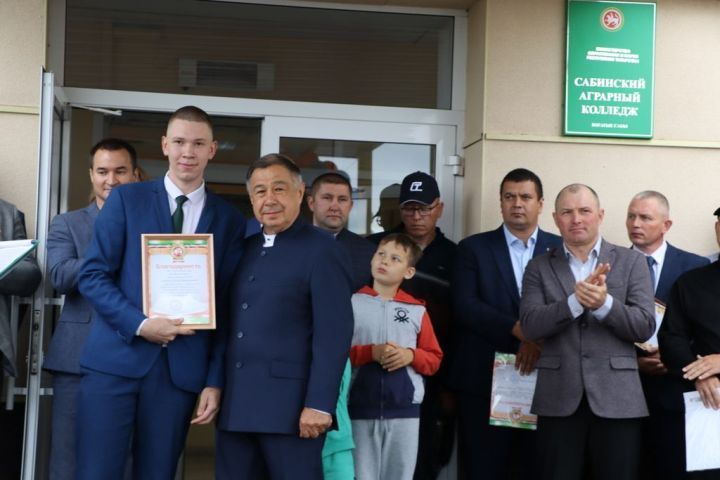 Аграр көллияттә  чыгарылыш: студентлар диплом  алды
