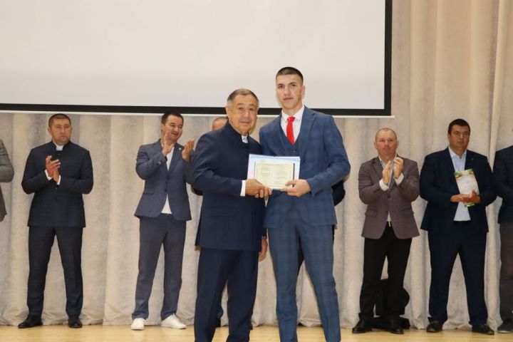 Аграр көллияттә  чыгарылыш: студентлар диплом  алды