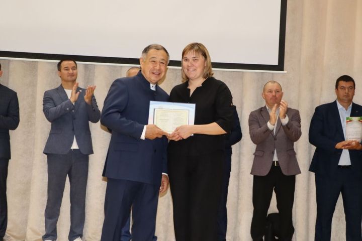 Аграр көллияттә  чыгарылыш: студентлар диплом  алды
