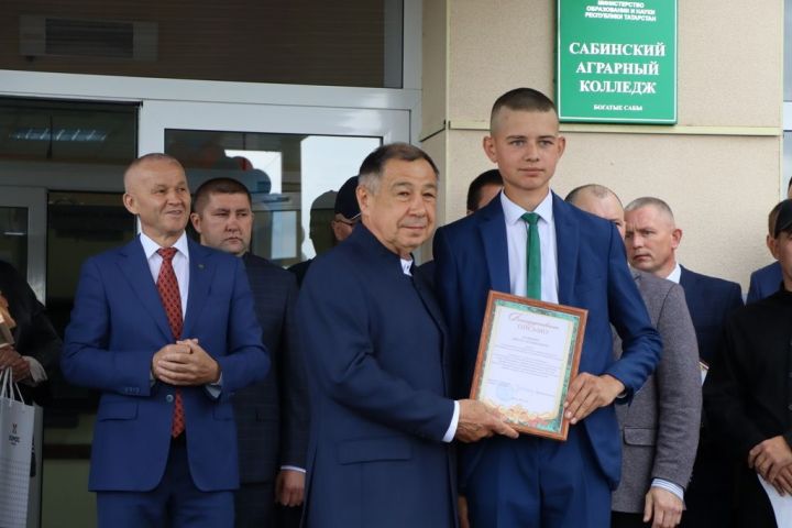 Аграр көллияттә  чыгарылыш: студентлар диплом  алды