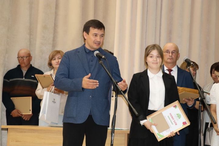 Аграр көллияттә  чыгарылыш: студентлар диплом  алды