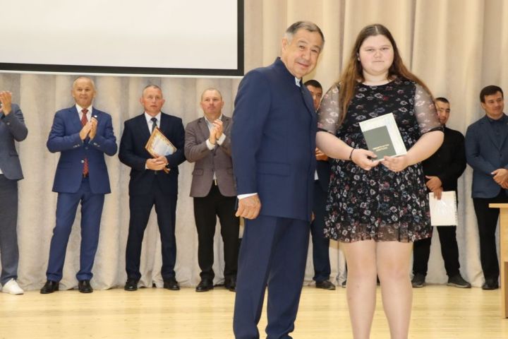 Аграр көллияттә  чыгарылыш: студентлар диплом  алды