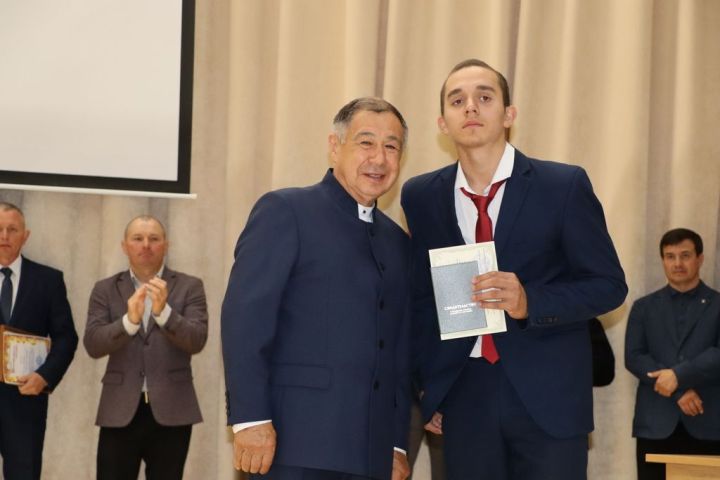 Аграр көллияттә  чыгарылыш: студентлар диплом  алды
