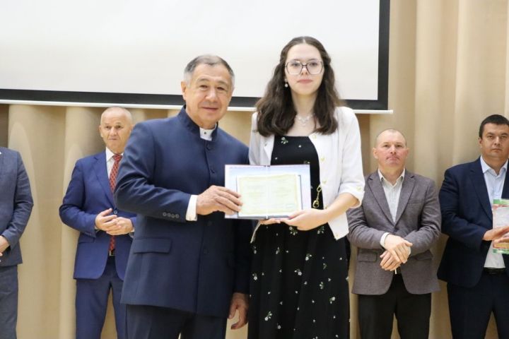 Аграр көллияттә  чыгарылыш: студентлар диплом  алды