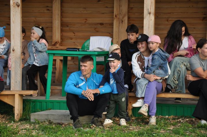 “Яшьлек” белән яшьләр янәшә