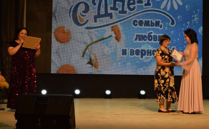 Шәмәрдәндә Гаилә, мәхәббәт һәм тугрылык көненә багышланган «Семья в объективе» фотоконкурсы җиңүчеләрен тәбрикләделәр