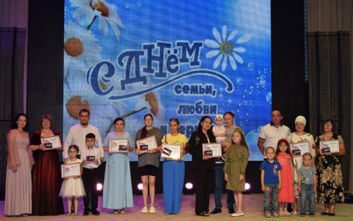 Шәмәрдәндә Гаилә, мәхәббәт һәм тугрылык көненә багышланган «Семья в объективе» фотоконкурсы җиңүчеләрен тәбрикләделәр