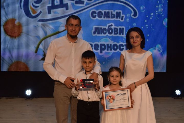 Шәмәрдәндә Гаилә, мәхәббәт һәм тугрылык көненә багышланган «Семья в объективе» фотоконкурсы җиңүчеләрен тәбрикләделәр