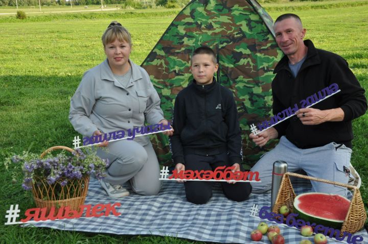 “Яшьлек” белән яшьләр янәшә