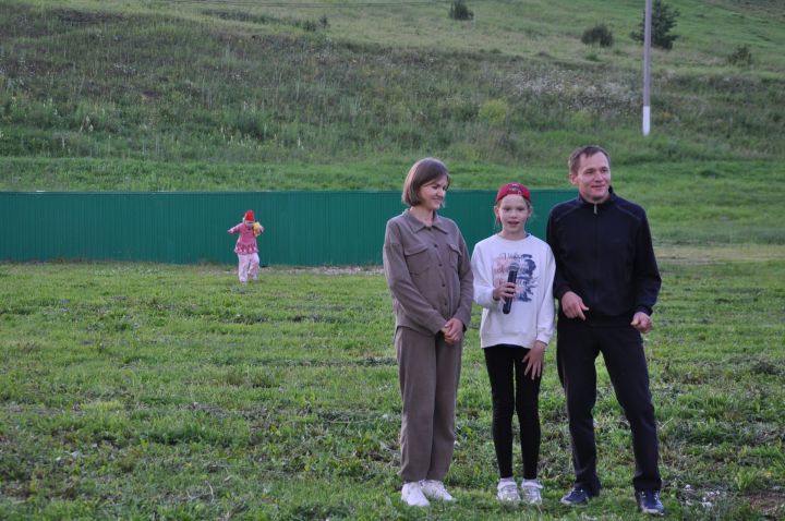 “Яшьлек” белән яшьләр янәшә