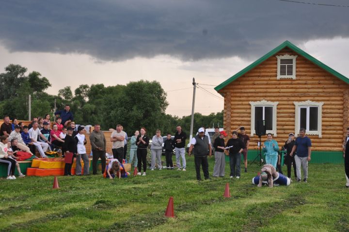 “Яшьлек” белән яшьләр янәшә