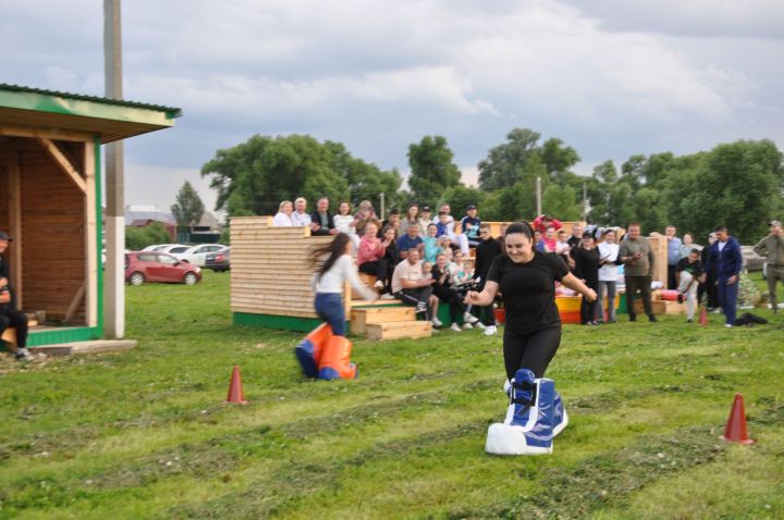 “Яшьлек” белән яшьләр янәшә