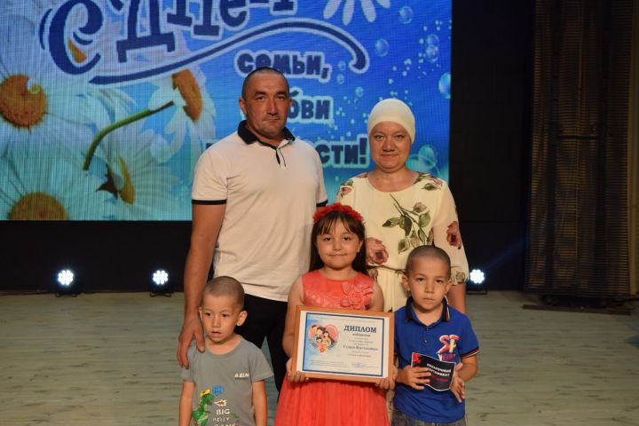 Шәмәрдәндә Гаилә, мәхәббәт һәм тугрылык көненә багышланган «Семья в объективе» фотоконкурсы җиңүчеләрен тәбрикләделәр