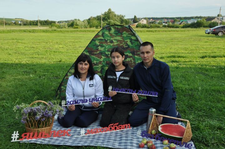 “Яшьлек” белән яшьләр янәшә