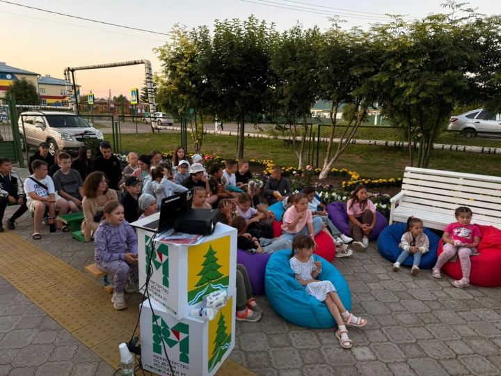 Шәмәрдән халкына  ачык һавада фильм күрсәттеләр