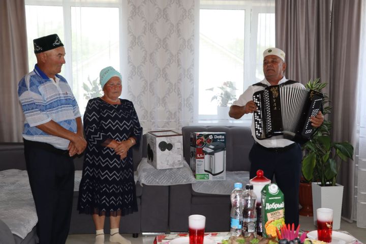 «Баксаң, насыйп  ярым  күршедә генә  булган икән»