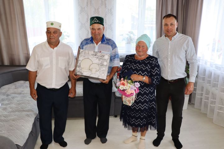 «Баксаң, насыйп  ярым  күршедә генә  булган икән»