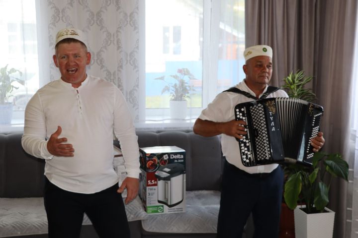 «Баксаң, насыйп  ярым  күршедә генә  булган икән»