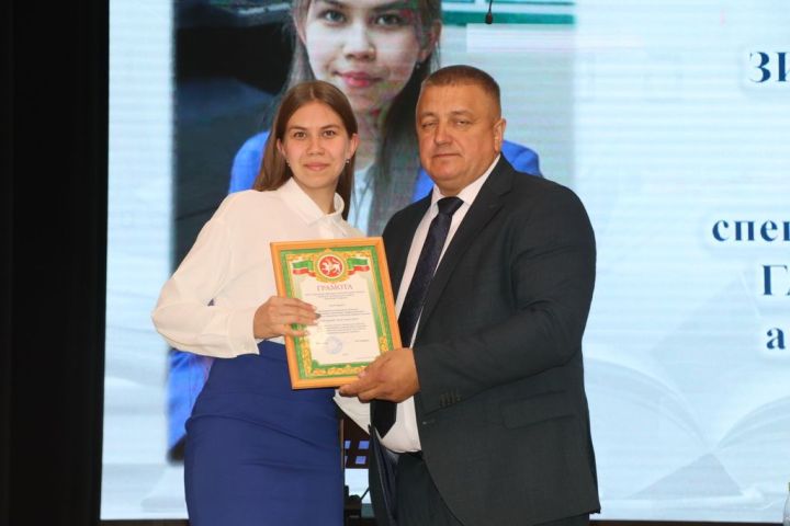 Мәгариф хезмәткәрләренең август  киңәшмәсе