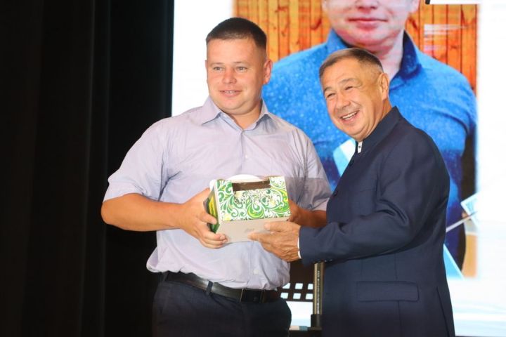 Мәгариф хезмәткәрләренең август  киңәшмәсе