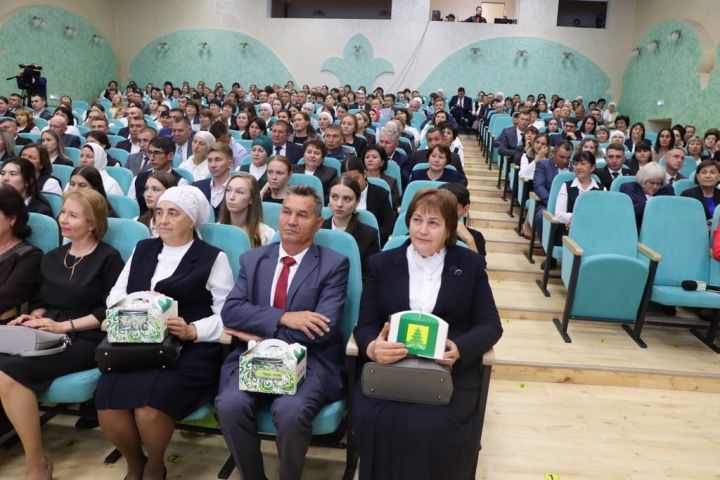 Мәгариф хезмәткәрләренең август  киңәшмәсе