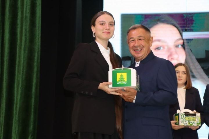 Мәгариф хезмәткәрләренең август  киңәшмәсе