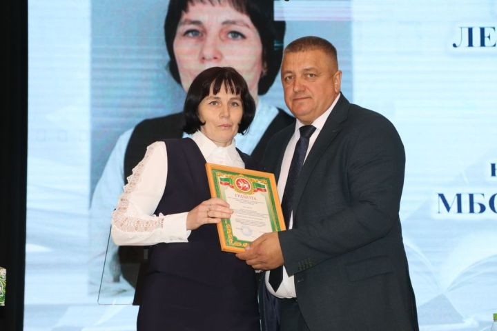 Мәгариф хезмәткәрләренең август  киңәшмәсе