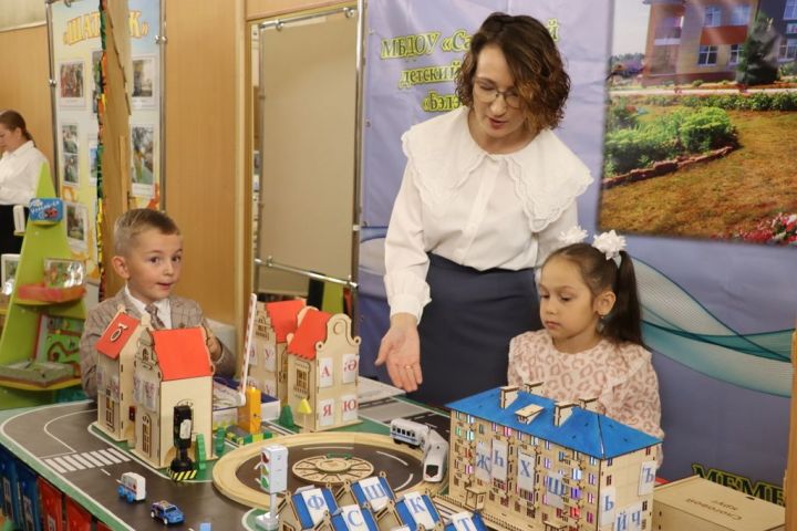 Мәгариф хезмәткәрләренең август  киңәшмәсе