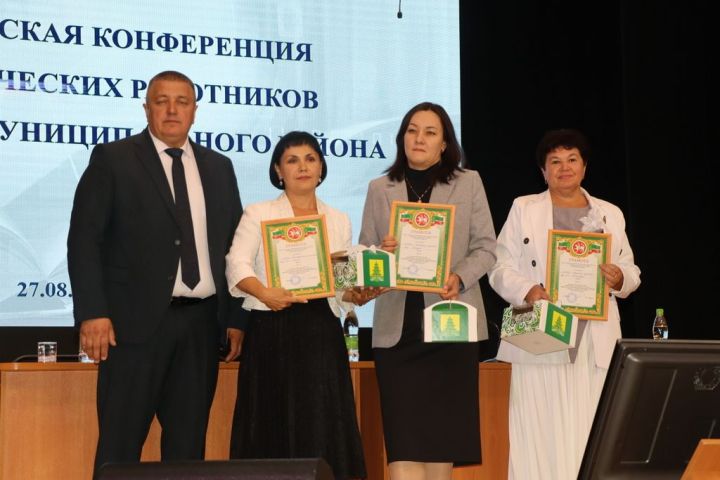 Мәгариф хезмәткәрләренең август  киңәшмәсе