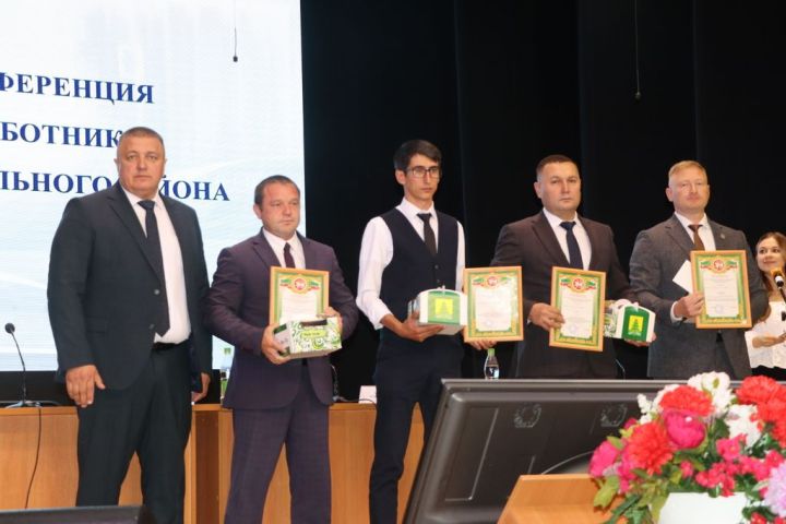 Мәгариф хезмәткәрләренең август  киңәшмәсе