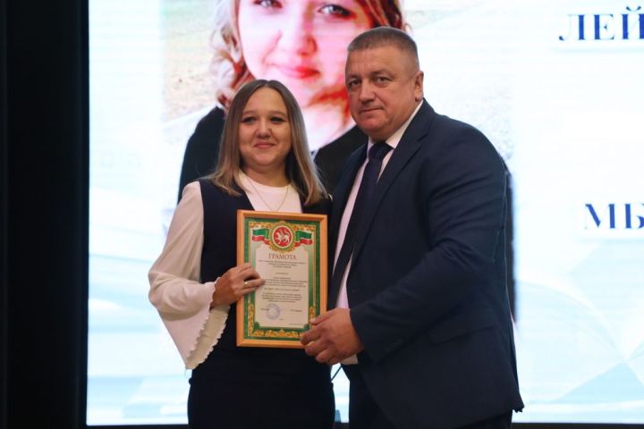 Мәгариф хезмәткәрләренең август  киңәшмәсе