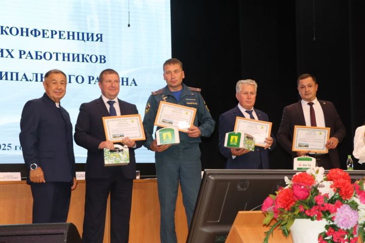Мәгариф хезмәткәрләренең август  киңәшмәсе