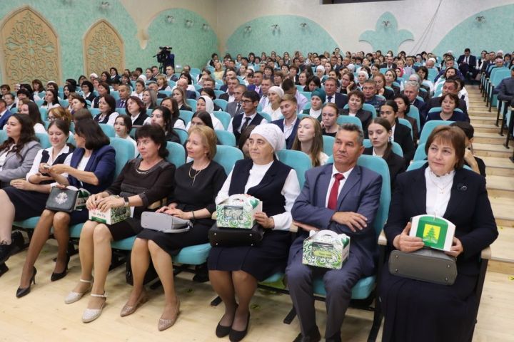 Мәгариф хезмәткәрләренең август  киңәшмәсе