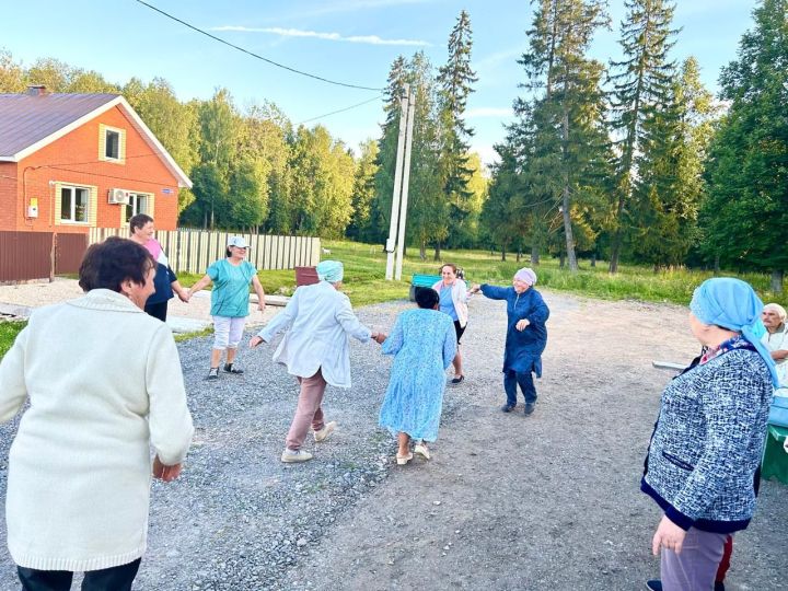 Иштуганда узган фольклор кичәдә борынгы уеннарны искә төшерделәр