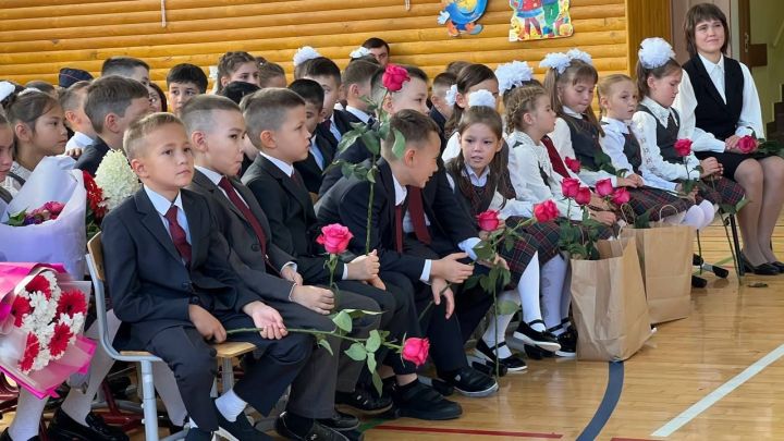 Килдебәк урта мәктәбендә Белем бәйрәме узды