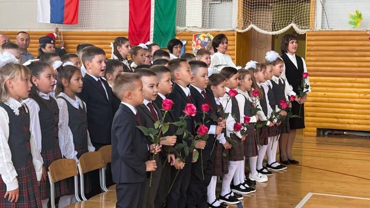 Килдебәк урта мәктәбендә Белем бәйрәме узды