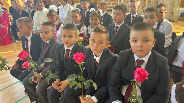 Килдебәк урта мәктәбендә Белем бәйрәме узды