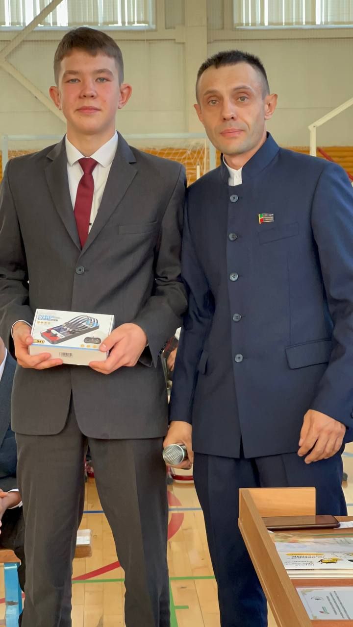 Килдебәк урта мәктәбендә Белем бәйрәме узды