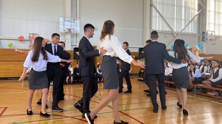 Килдебәк урта мәктәбендә Белем бәйрәме узды