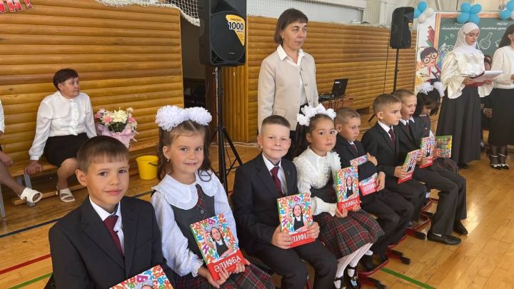 Килдебәк урта мәктәбендә Белем бәйрәме узды