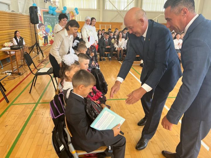 Килдебәк урта мәктәбендә Белем бәйрәме узды