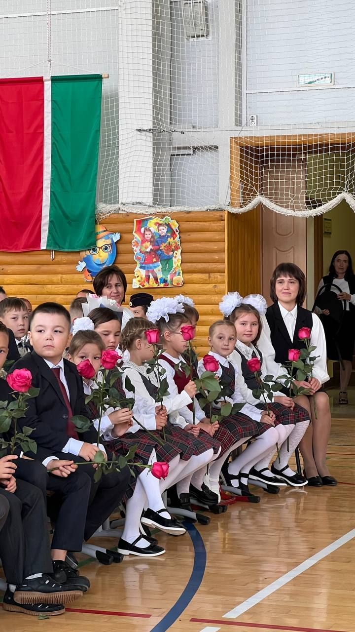 Килдебәк урта мәктәбендә Белем бәйрәме узды