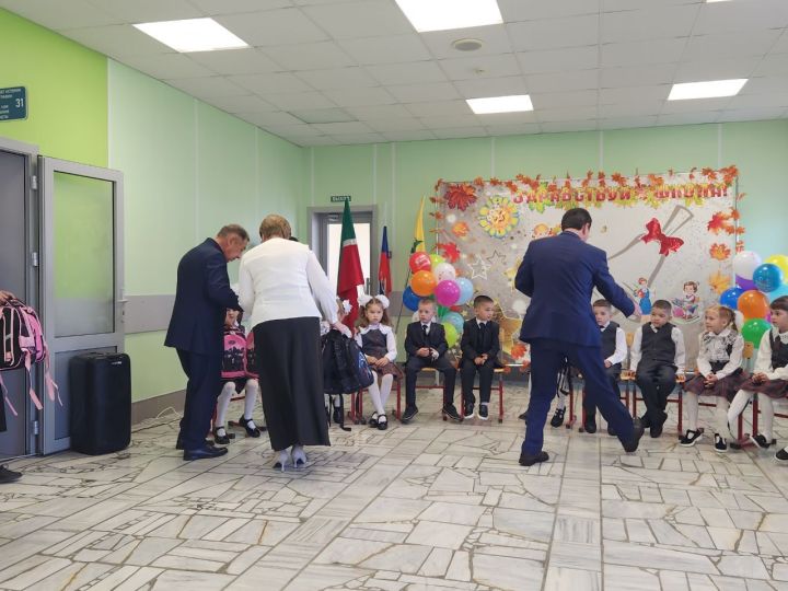 Сатыш урта мәктәбе укучыларны яңартылган, капиталь ремонтланган бина белән каршы алды