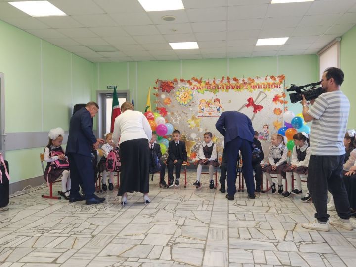 Сатыш урта мәктәбе укучыларны яңартылган, капиталь ремонтланган бина белән каршы алды