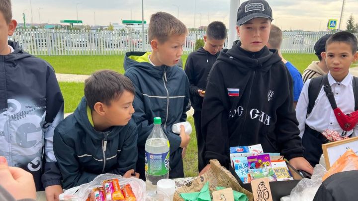 Бүген Саба урта мәктәбендә «Йөрәктән-йөрәккә» дип исемләнгән хәйрия ярминкәсе үтте